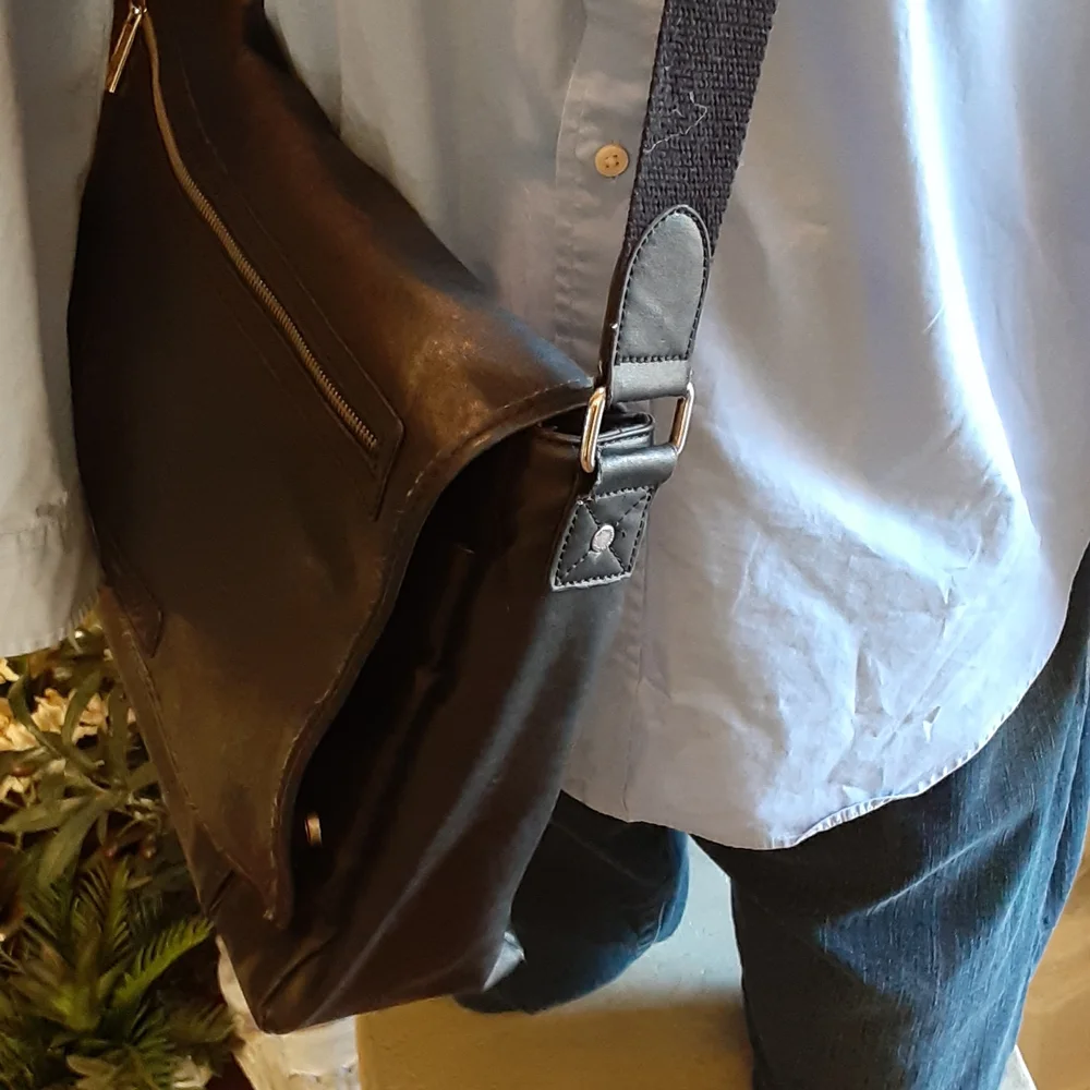 KENNETH COLE REACTION, Avetta, Leather, OTS, Laptop & Messenger Bag